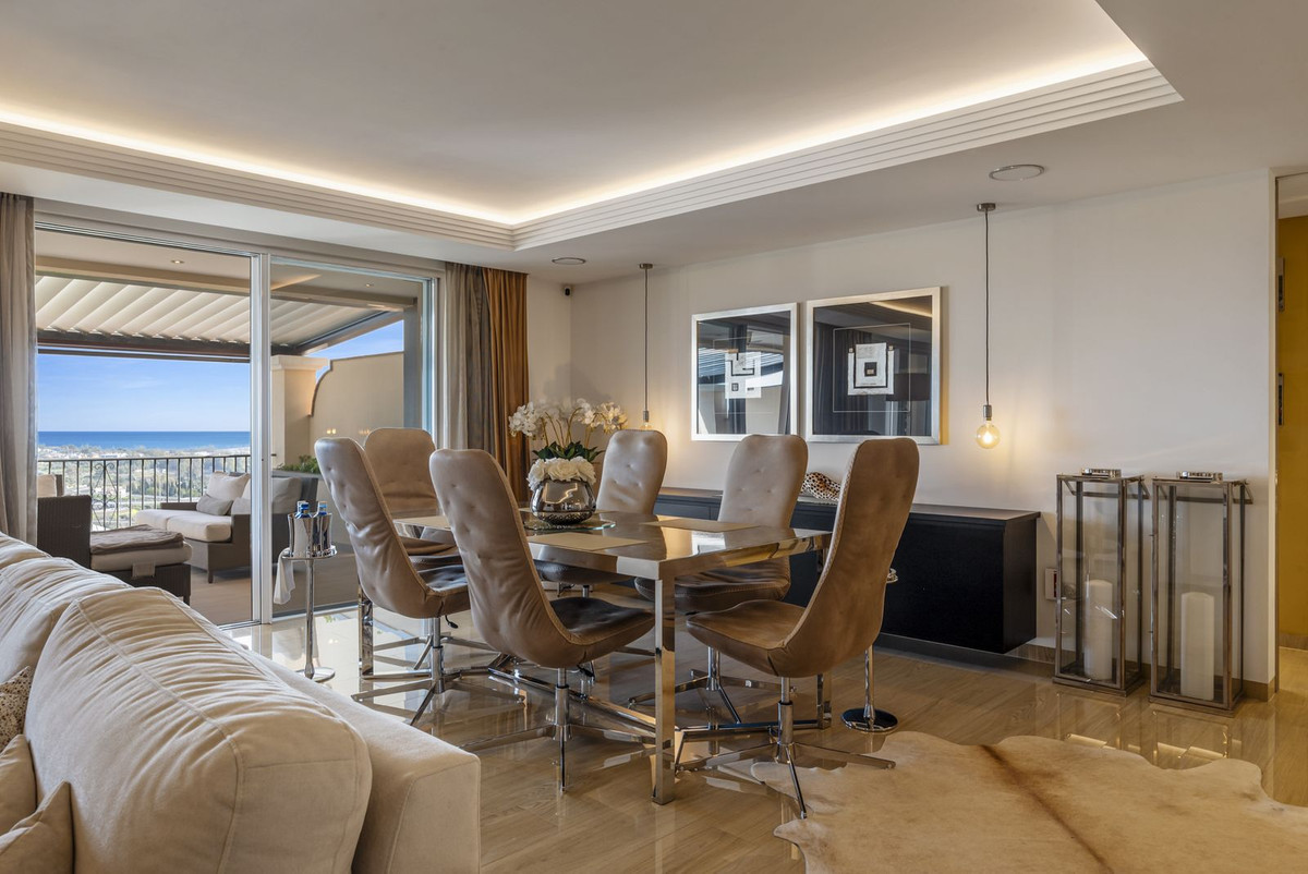 4 Bedroom Apartment for Sale in Los Almendros — 8