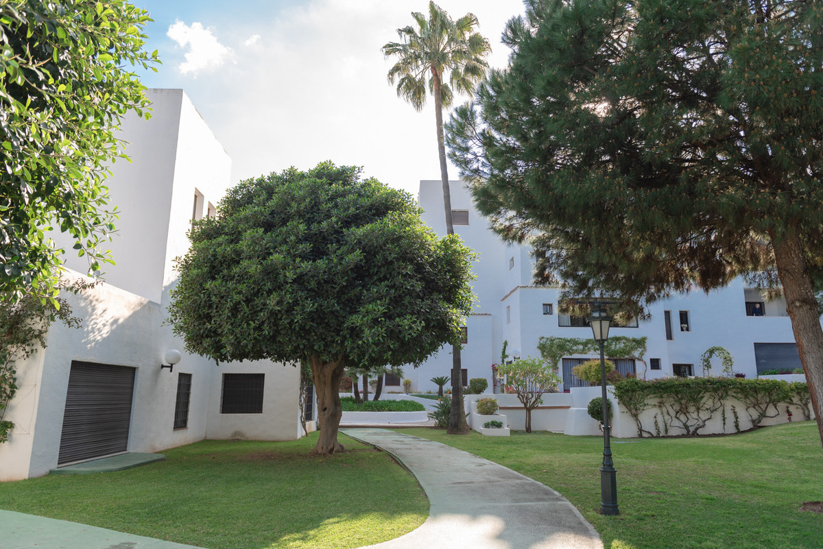 3 Bedroom Apartment for Sale in Puerto Banús — 3