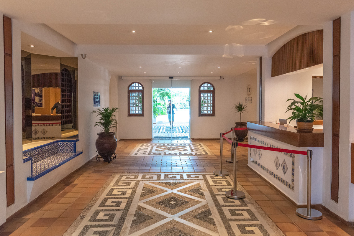 3 Bedroom Apartment for Sale in Puerto Banús — 6