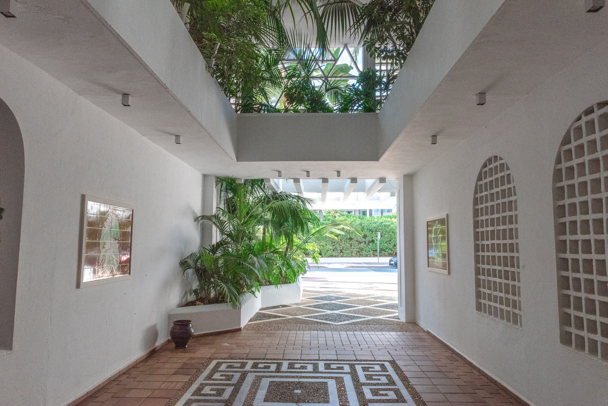 3 Bedroom Apartment for Sale in Puerto Banús — 7