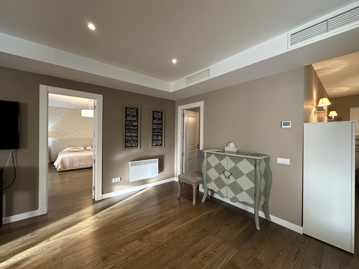 3 Bedroom Apartment for Sale in Puerto Banús — view 10