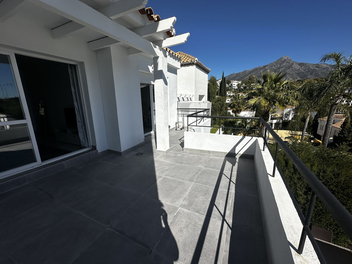 2 Bedroom Apartment for Sale in Nueva Andalucía — 4