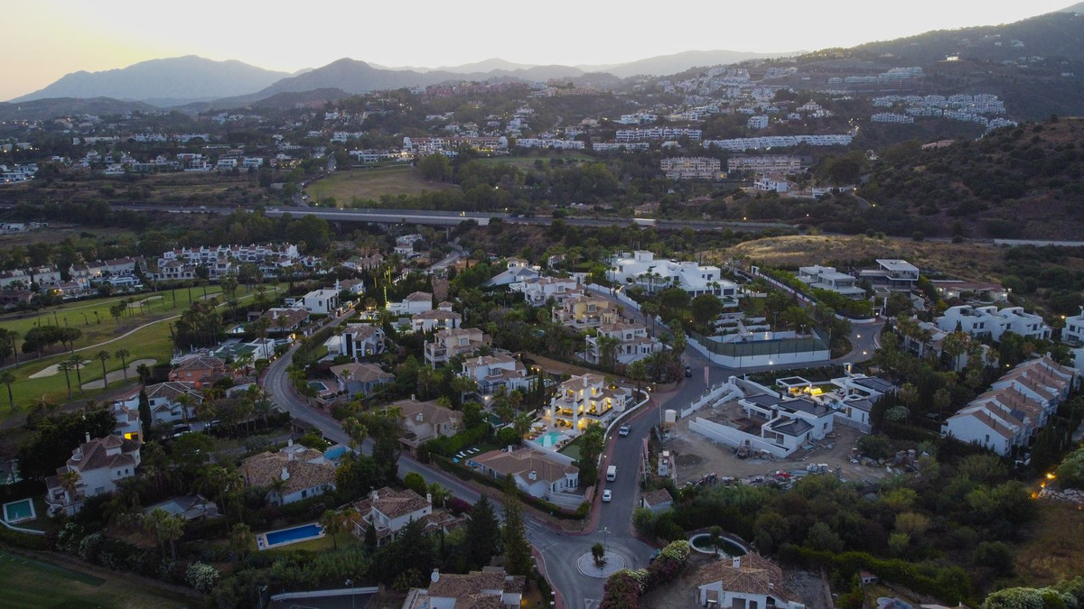 6 Bedroom Villa for Sale in Nueva Andalucía — 2
