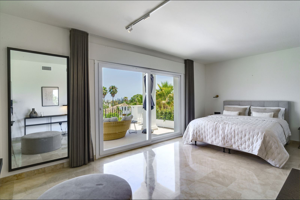 6 Bedroom Villa for Sale in Nueva Andalucía — 5