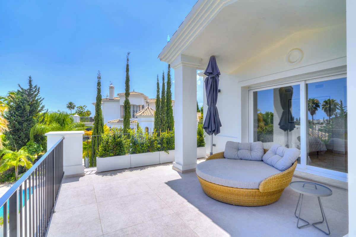 6 Bedroom Villa for Sale in Nueva Andalucía — 7