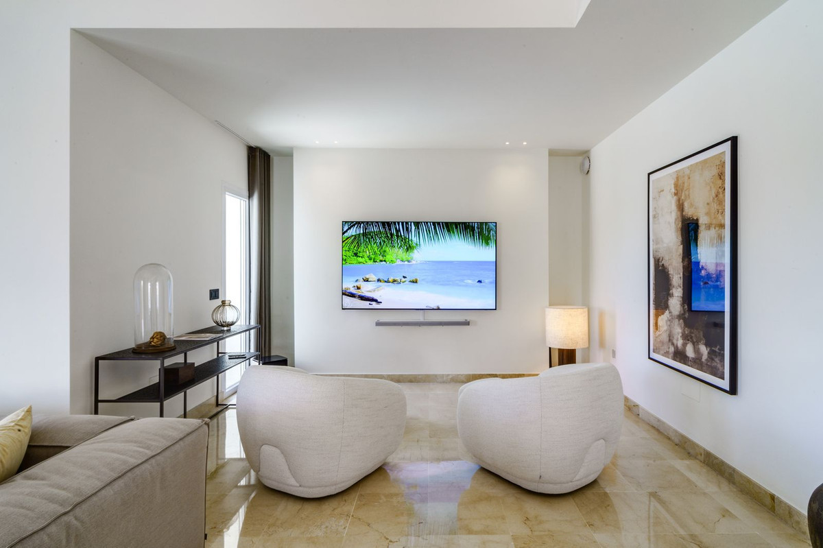 6 Bedroom Villa for Sale in Nueva Andalucía — view 10