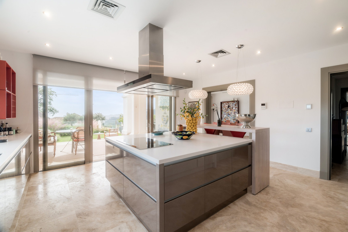 5 Bedroom Villa for Sale in Benahavís — view 10
