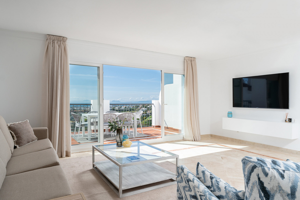 2 Bedroom Apartment for Sale in Benahavís