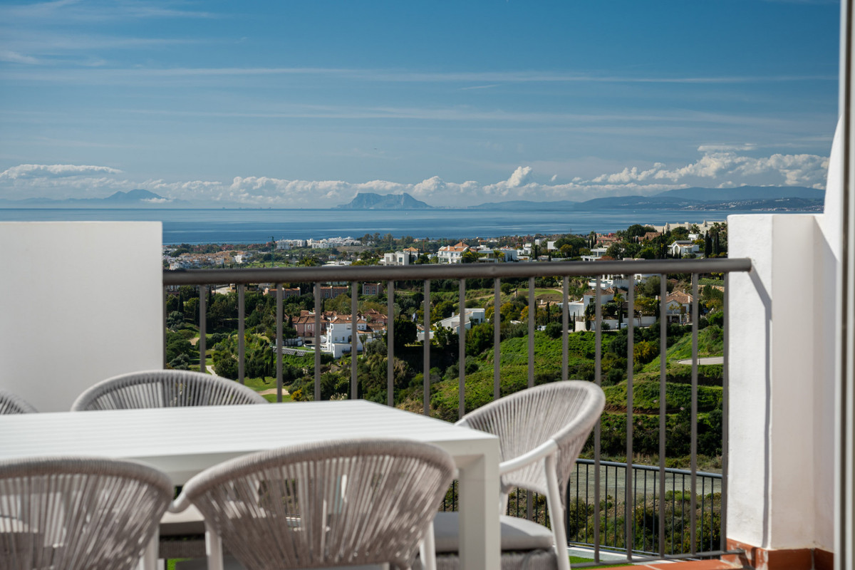 2 Bedroom Apartment for Sale in Benahavís — 3