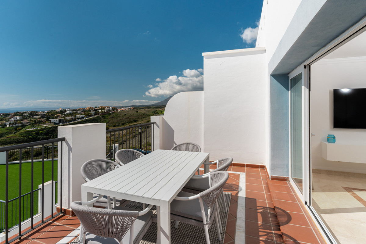 2 Bedroom Apartment for Sale in Benahavís — 4