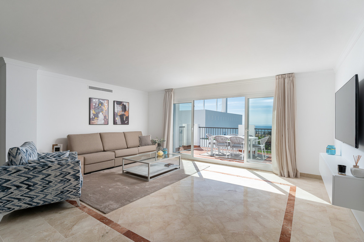 2 Bedroom Apartment for Sale in Benahavís — 5
