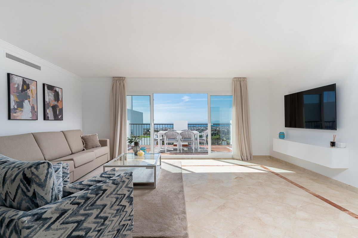 2 Bedroom Apartment for Sale in Benahavís — 6