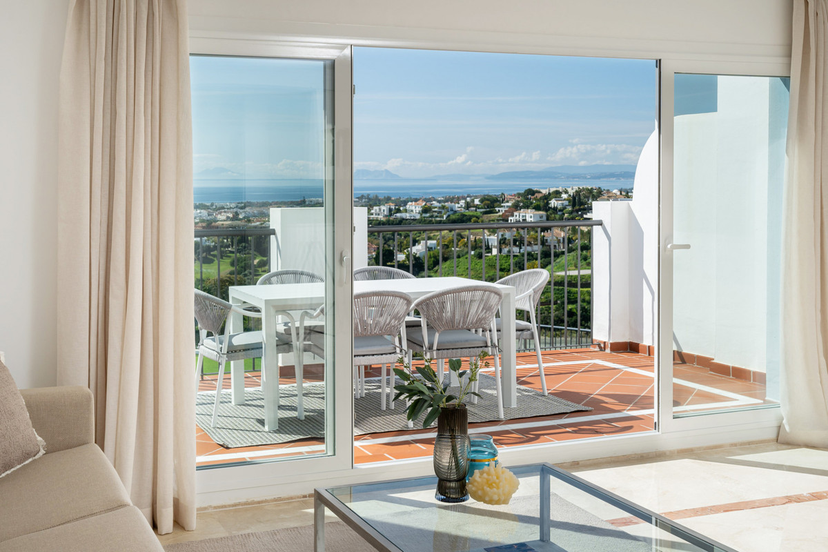 2 Bedroom Apartment for Sale in Benahavís — 7
