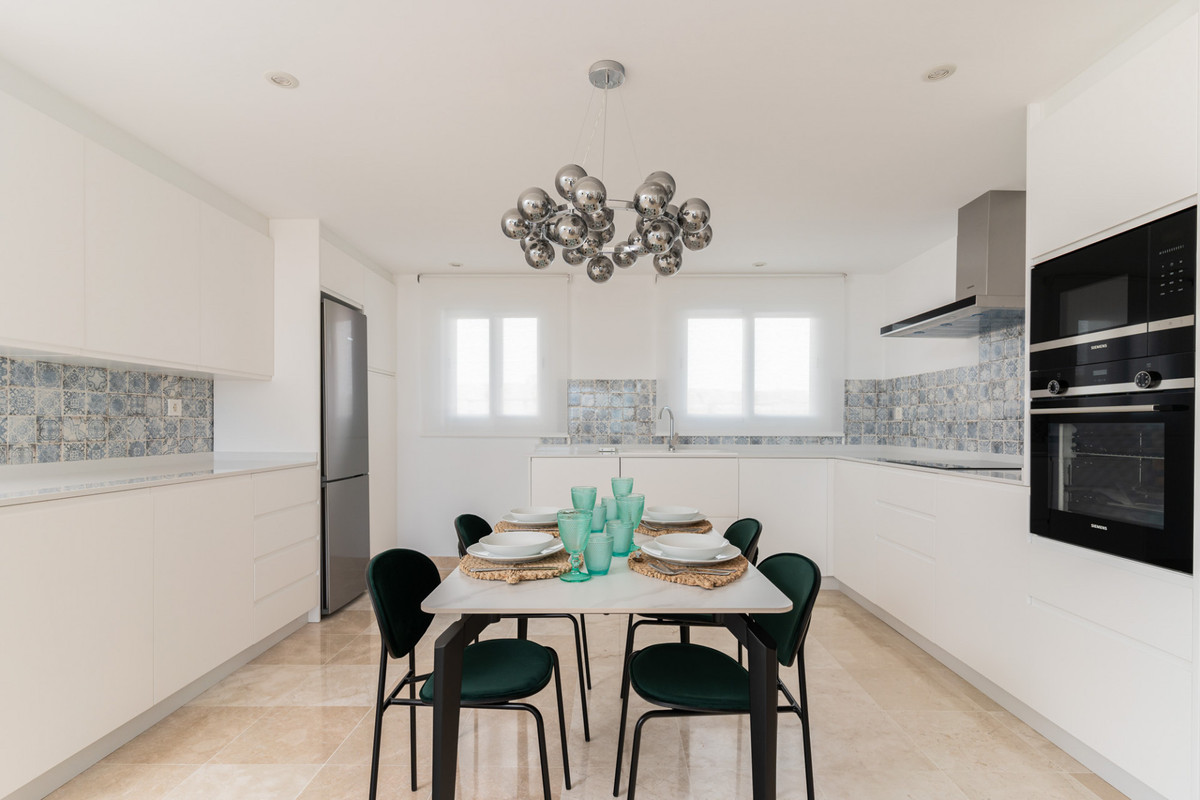 2 Bedroom Apartment for Sale in Benahavís — 9