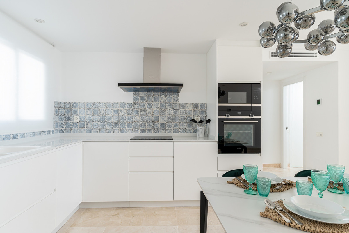 2 Bedroom Apartment for Sale in Benahavís — view 10