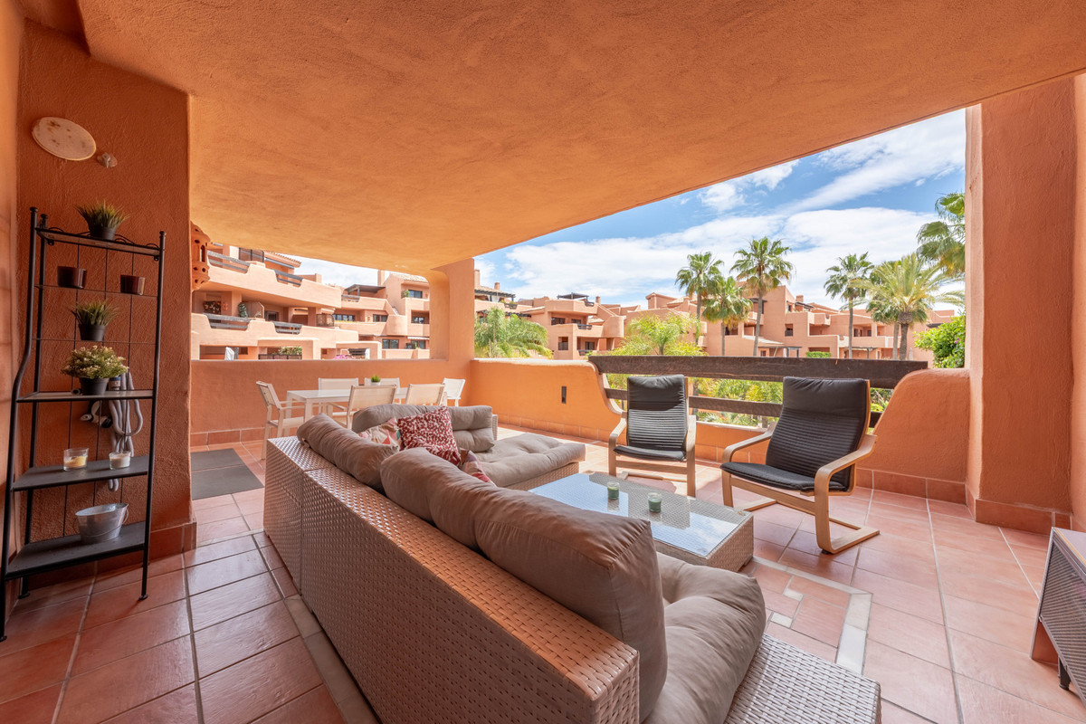 2 Bedroom Apartment for Sale in Estepona