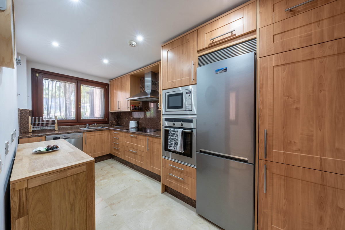 2 Bedroom Apartment for Sale in Estepona — 6