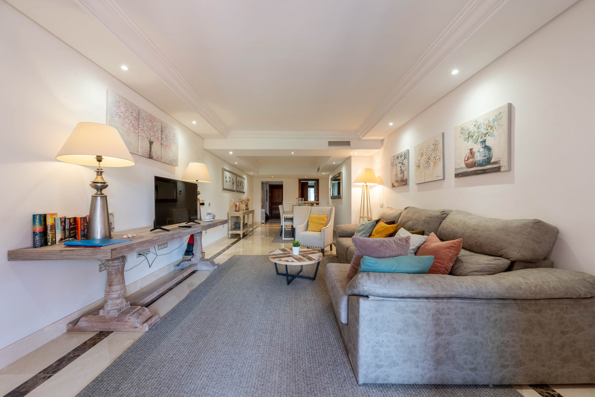 2 Bedroom Apartment for Sale in Estepona — 9