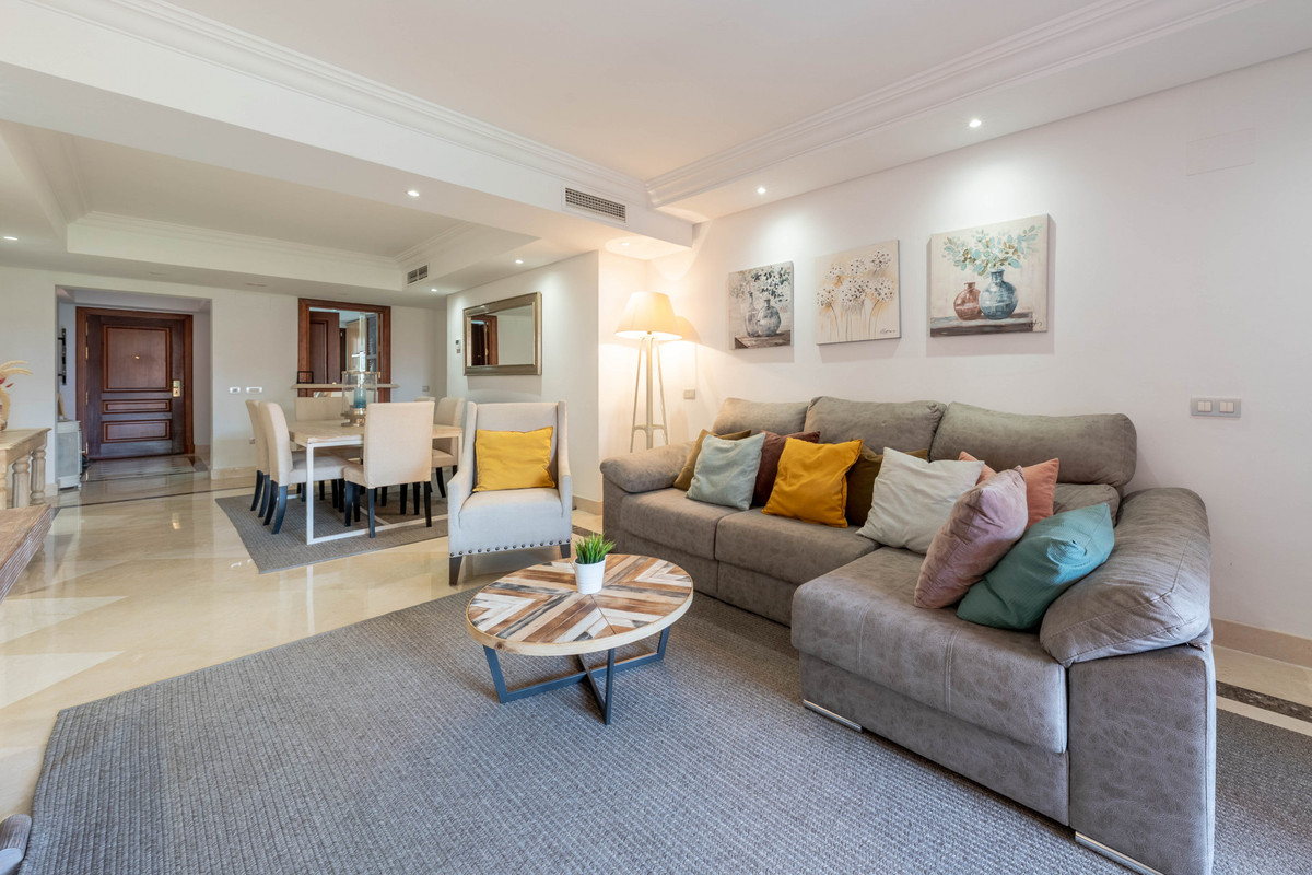 2 Bedroom Apartment for Sale in Estepona — view 10