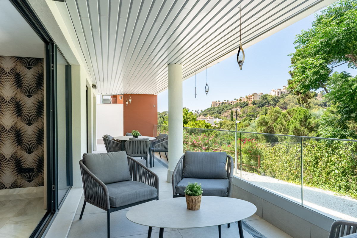 3 Bedroom Apartment for Sale in Benahavís — 2