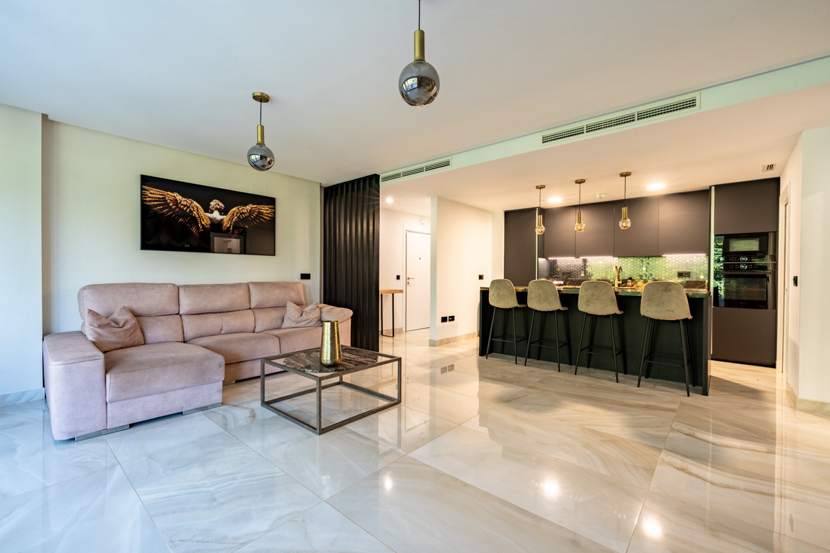 3 Bedroom Apartment for Sale in Benahavís — 6
