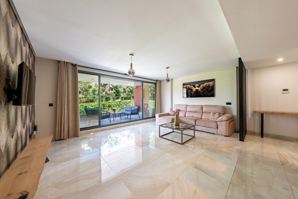 3 Bedroom Apartment for Sale in Benahavís — 7