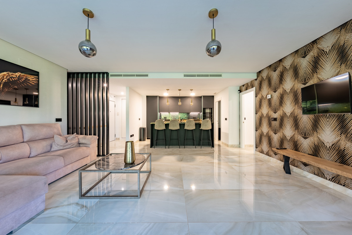 3 Bedroom Apartment for Sale in Benahavís — 8