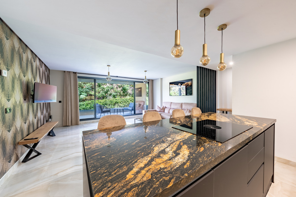 3 Bedroom Apartment for Sale in Benahavís — view 10