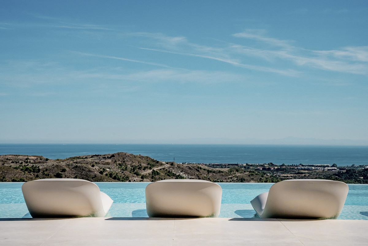 7 Bedroom Villa for Sale in Benahavís — 2
