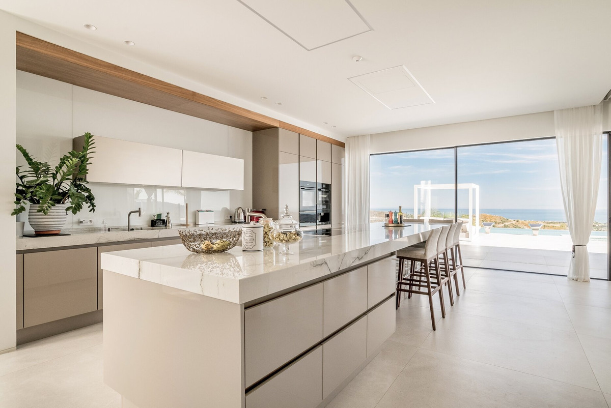 7 Bedroom Villa for Sale in Benahavís — 4