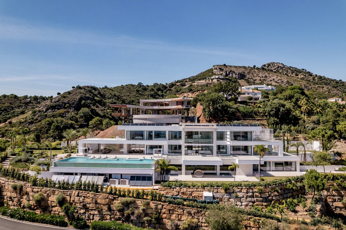 7 Bedroom Villa for Sale in Benahavís — view 10