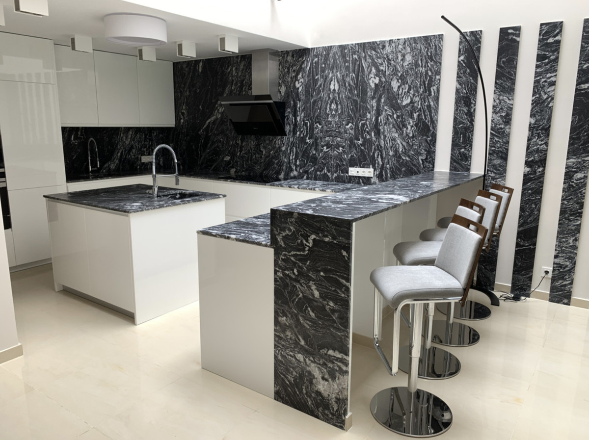6 Bedroom Apartment for Sale in Puerto Banús — 2