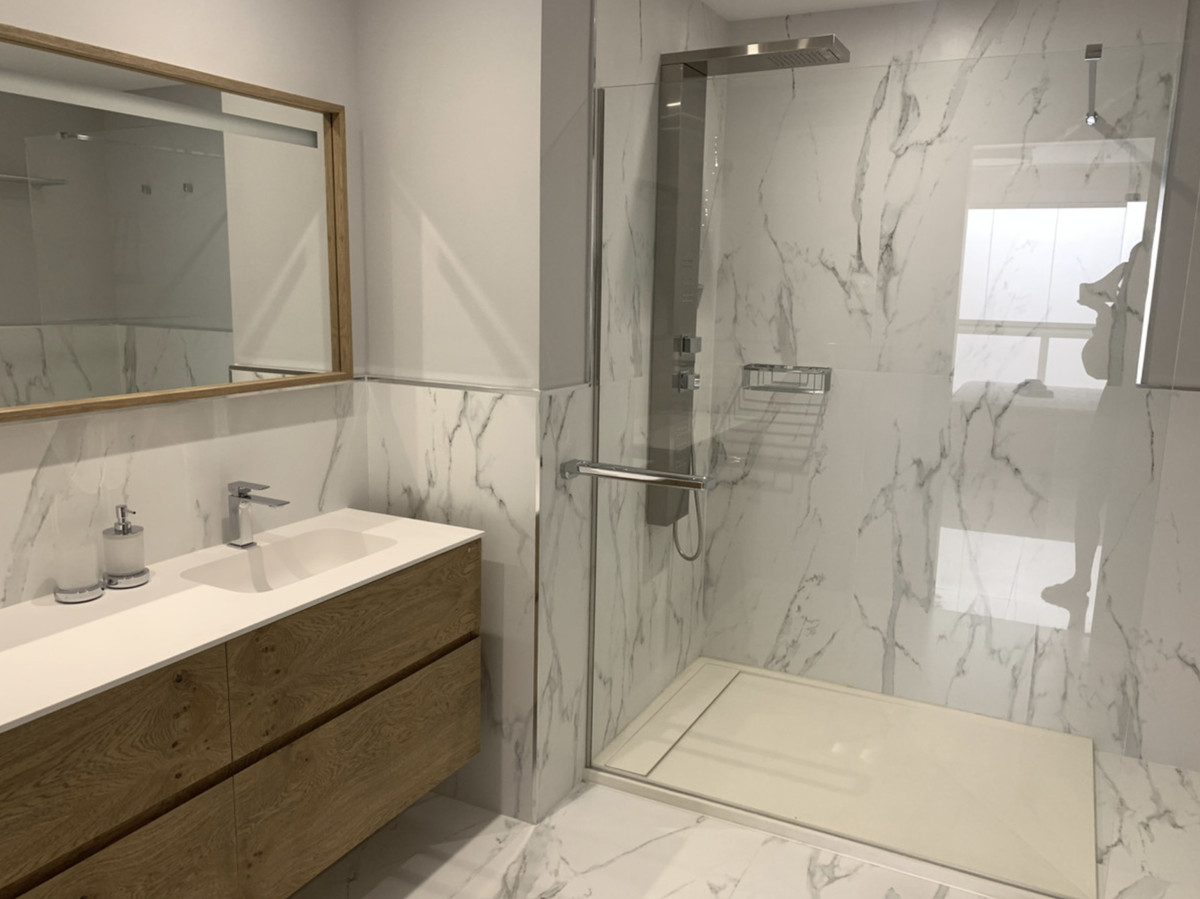 6 Bedroom Apartment for Sale in Puerto Banús — 9