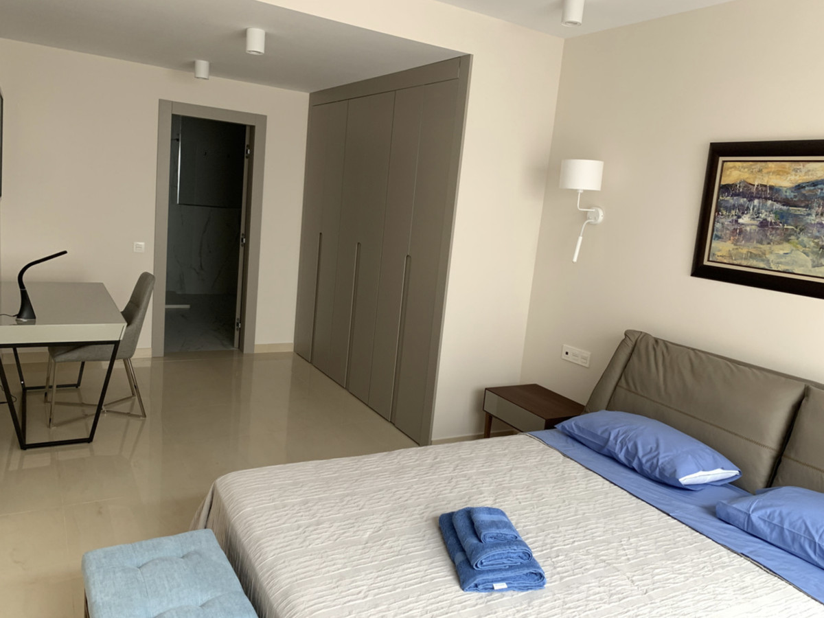 6 Bedroom Apartment for Sale in Puerto Banús — view 10
