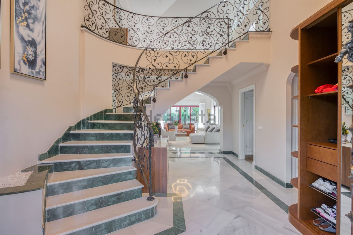 5 Bedroom Villa for Sale in Los Flamingos — 8