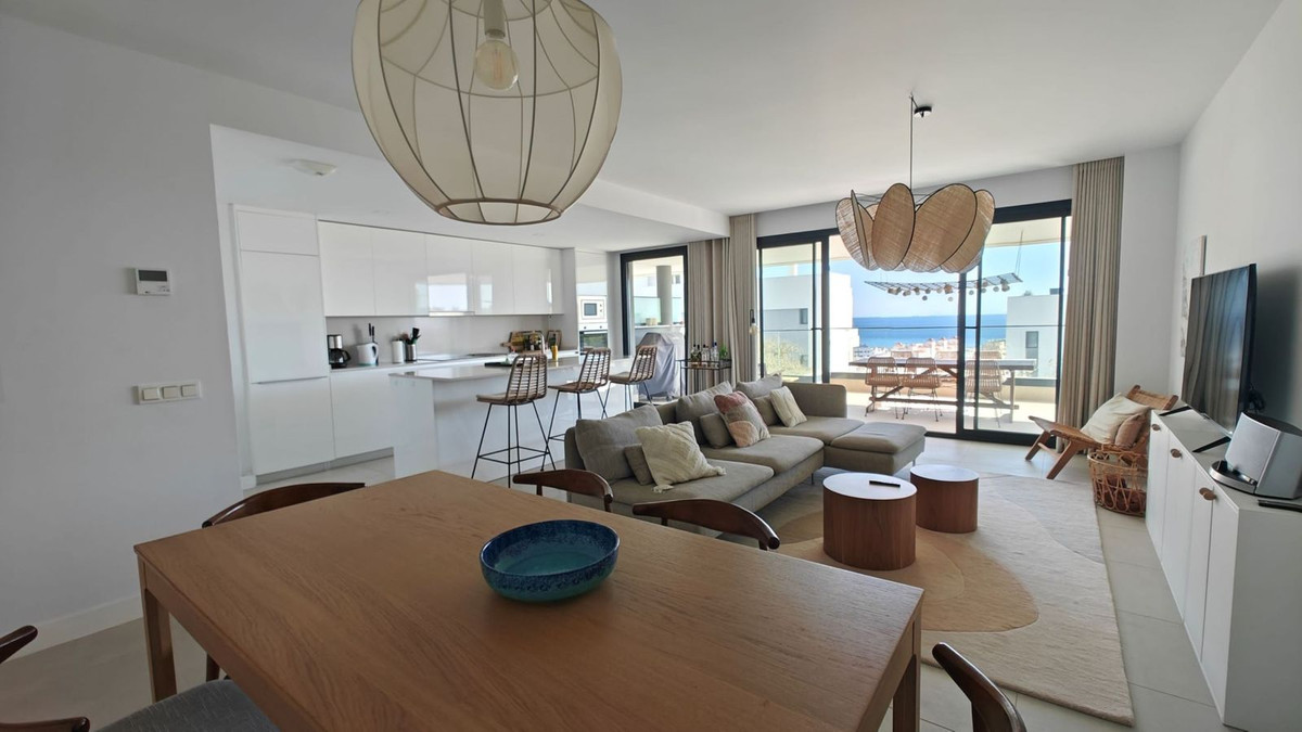 4 Bedroom Apartment for Sale in Estepona