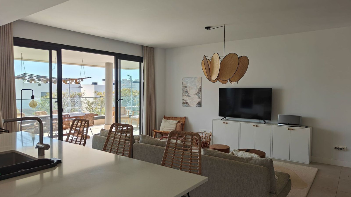 4 Bedroom Apartment for Sale in Estepona — 2