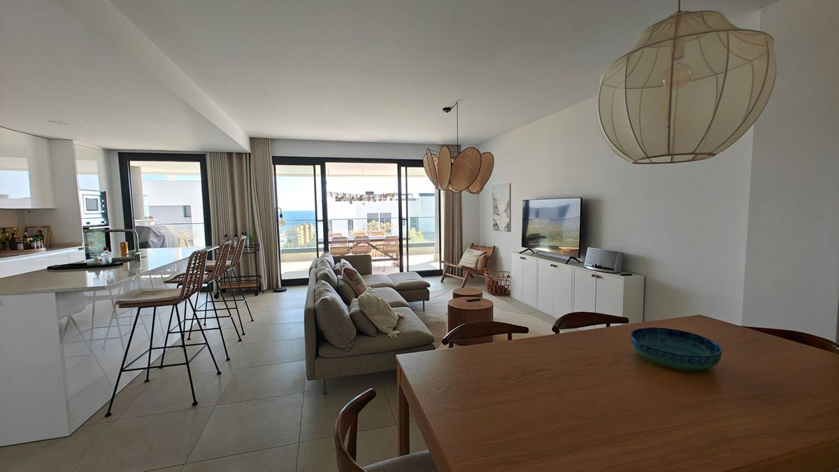 4 Bedroom Apartment for Sale in Estepona — 4