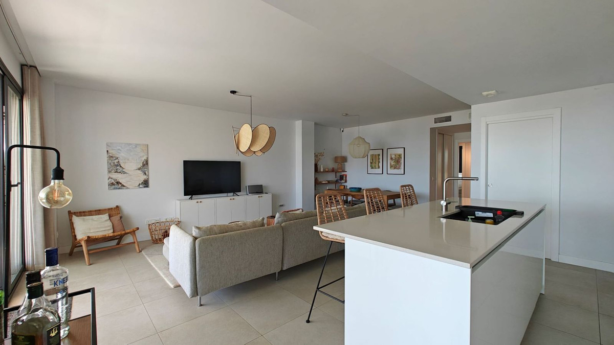 4 Bedroom Apartment for Sale in Estepona — 6