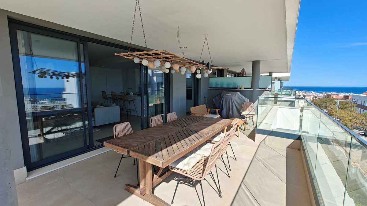 4 Bedroom Apartment for Sale in Estepona — 8