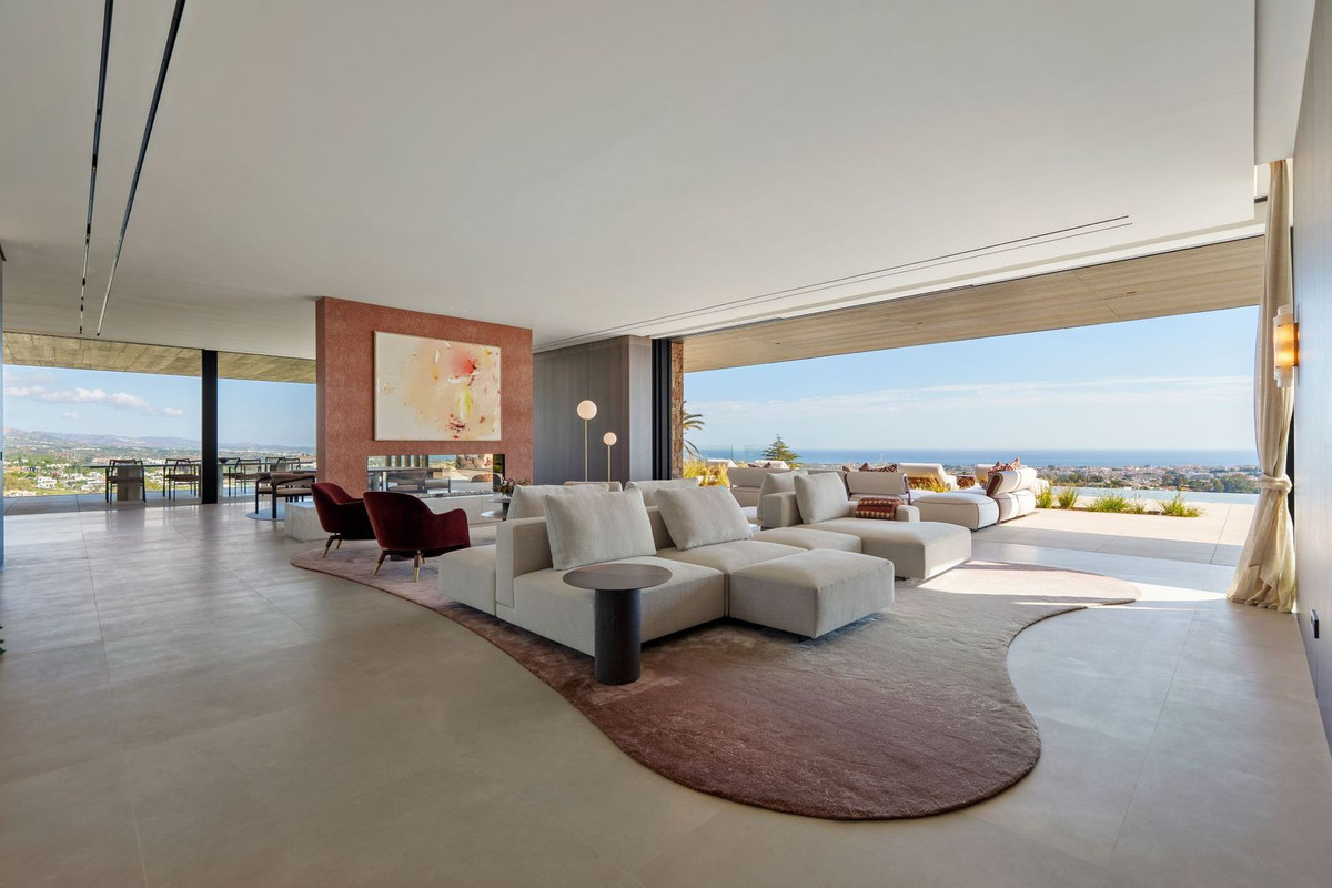 8 Bedroom Villa for Sale in Benahavís