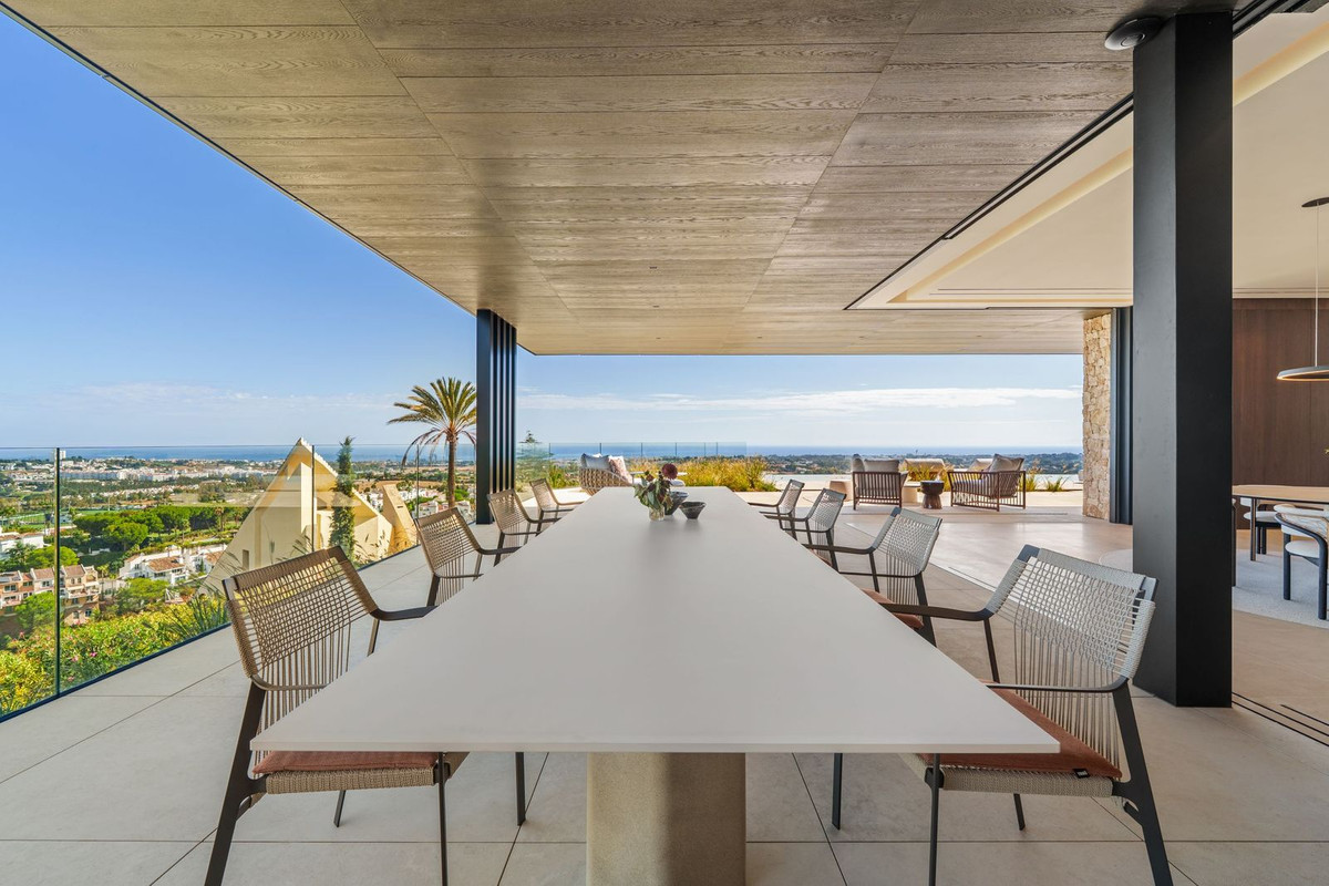 8 Bedroom Villa for Sale in Benahavís — view 10