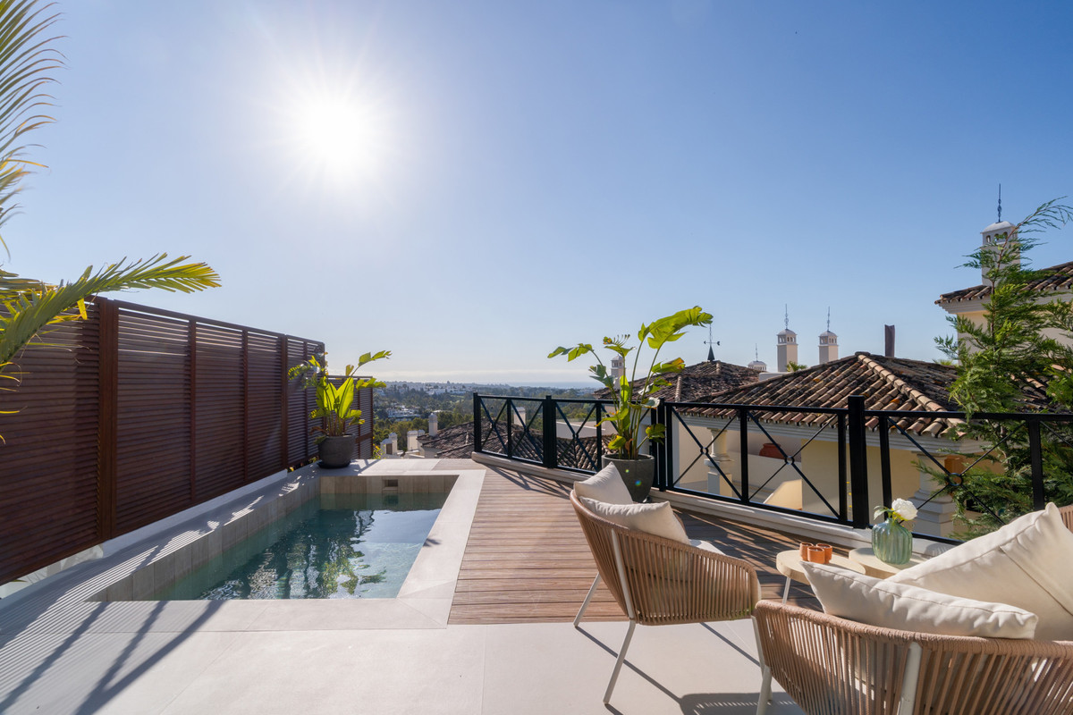 3 Bedroom Apartment for Sale in Nueva Andalucía — 3