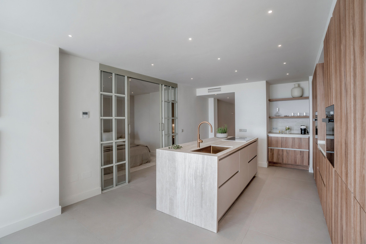 3 Bedroom Apartment for Sale in Nueva Andalucía — view 10