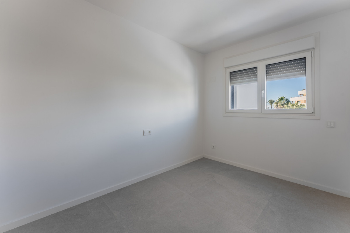 3 Bedroom Apartment for Sale in Estepona — 8