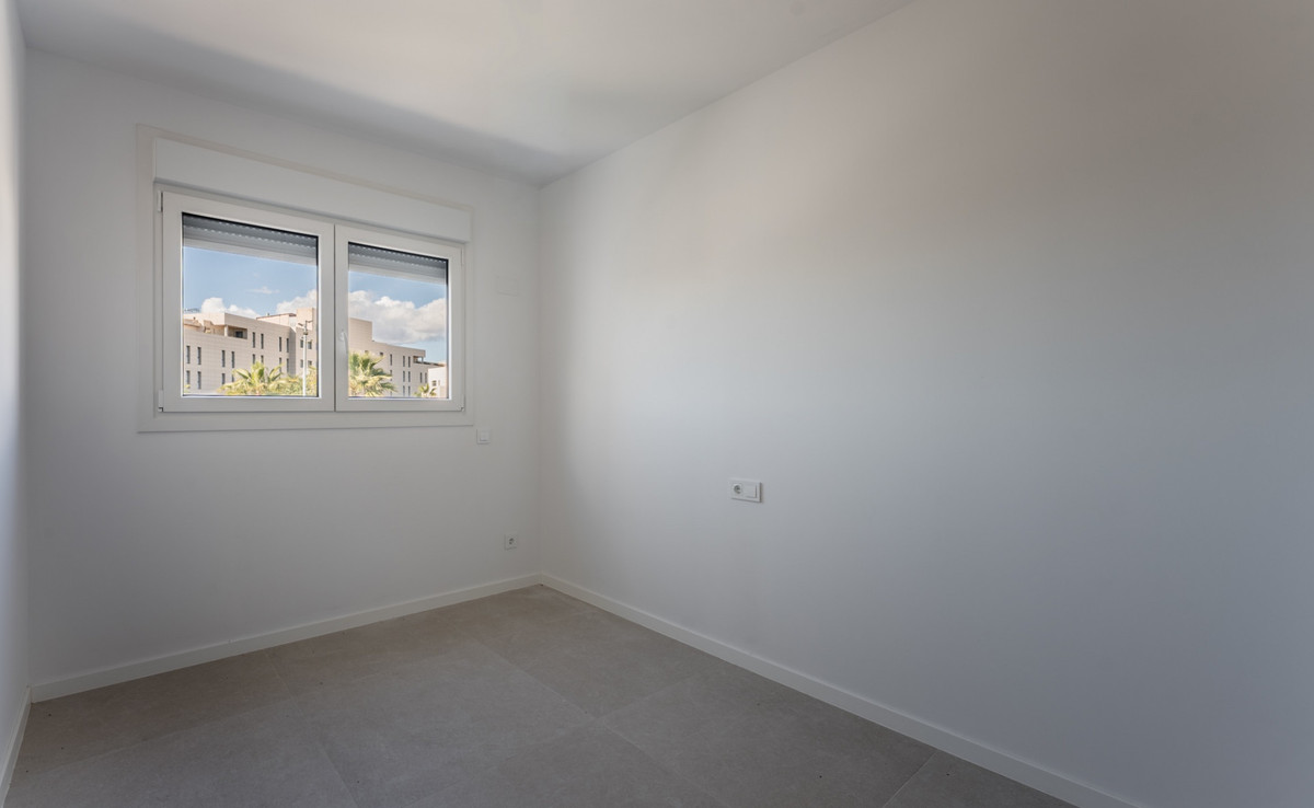 3 Bedroom Apartment for Sale in Estepona — 9