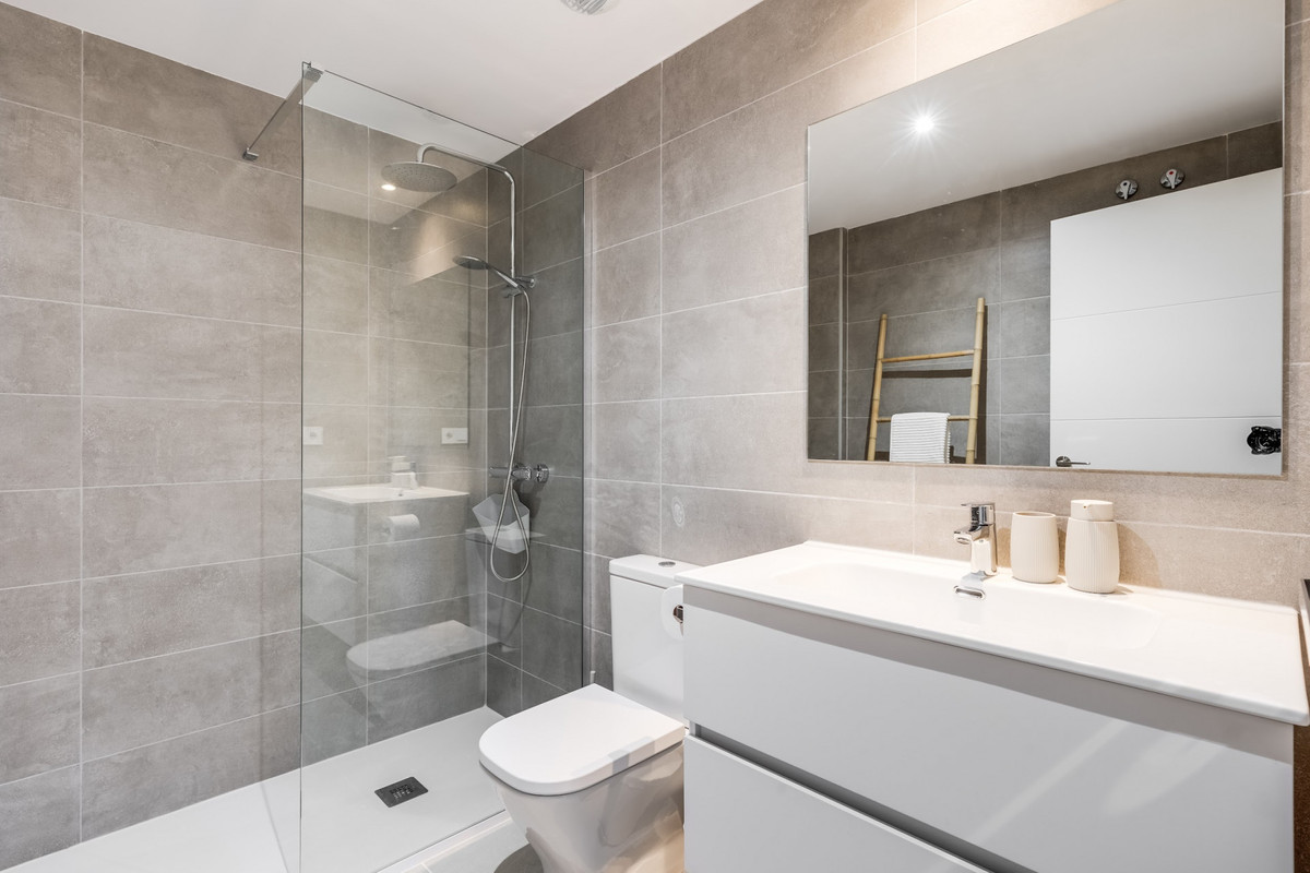 2 Bedroom Apartment for Sale in Estepona — 8