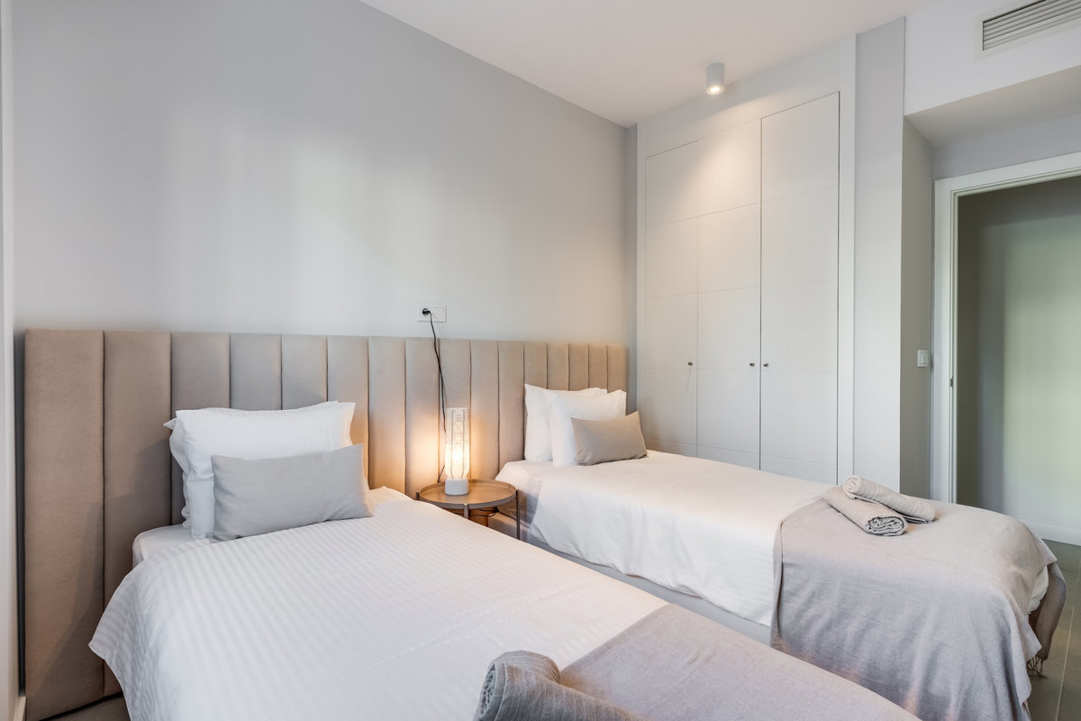 2 Bedroom Apartment for Sale in Estepona — view 10