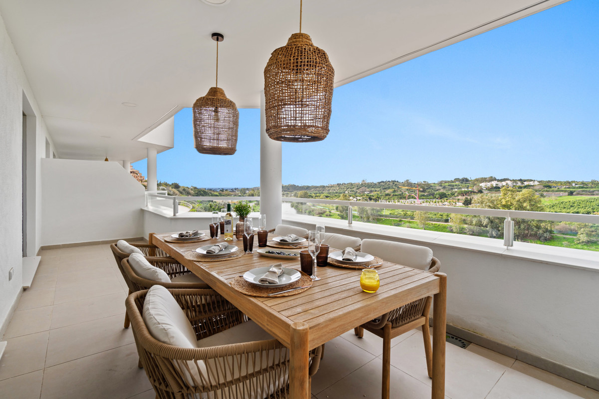 3 Bedroom Apartment for Sale in Estepona