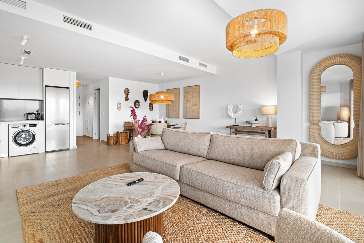 3 Bedroom Apartment for Sale in Estepona — 2